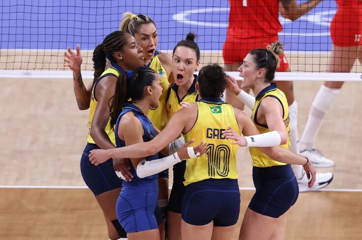 Jogadoras do Brasil comemoram medalha. Foto: Divulgação