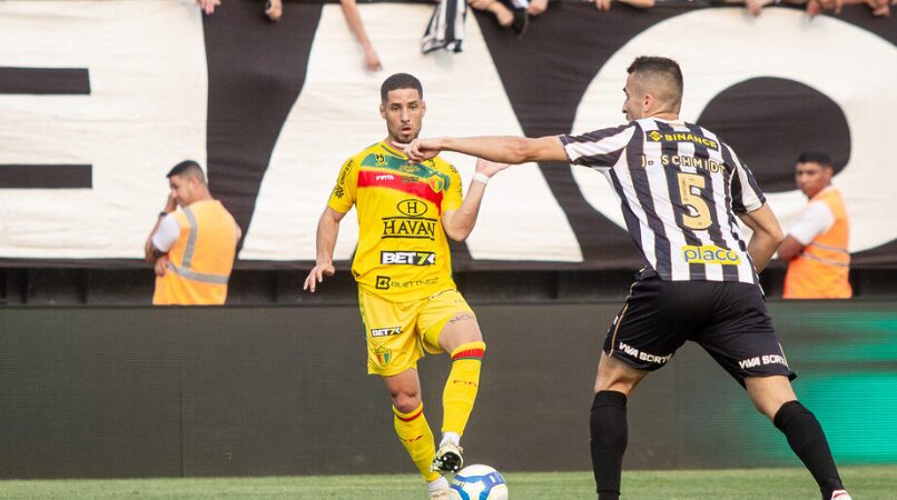 Assistir o Santos de Carille é entediante e causa revolta. Foto: Lucas Gabriel Cardoso, Brusque FC